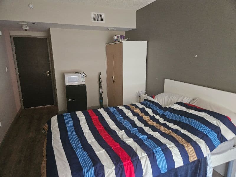  Elora house private bathroom (price negotiable)