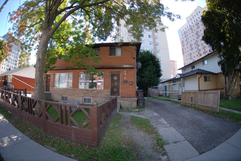 5 Bedroom House at 115 University Ave West $725-$775
