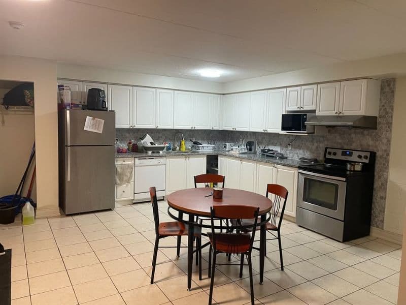 ALL GIRLS 1 Bedroom  in 5 bedroom unit available