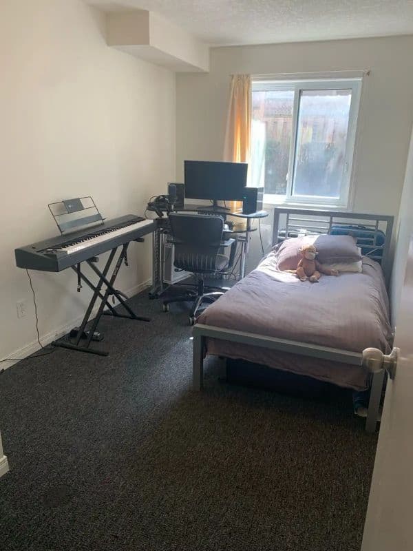 Private room for rent Summer 2026 - Columbia St./King St.
