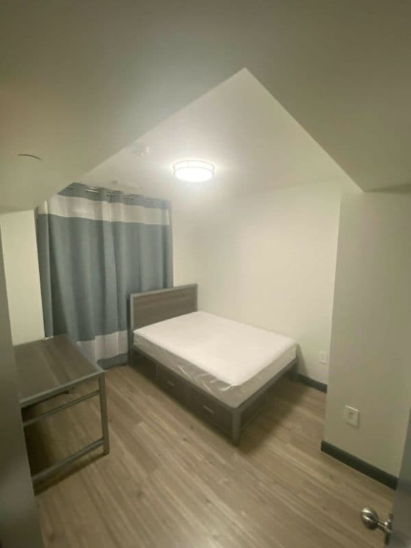 1PLEASE SUBLET FROM ME I BEG YOU LOL