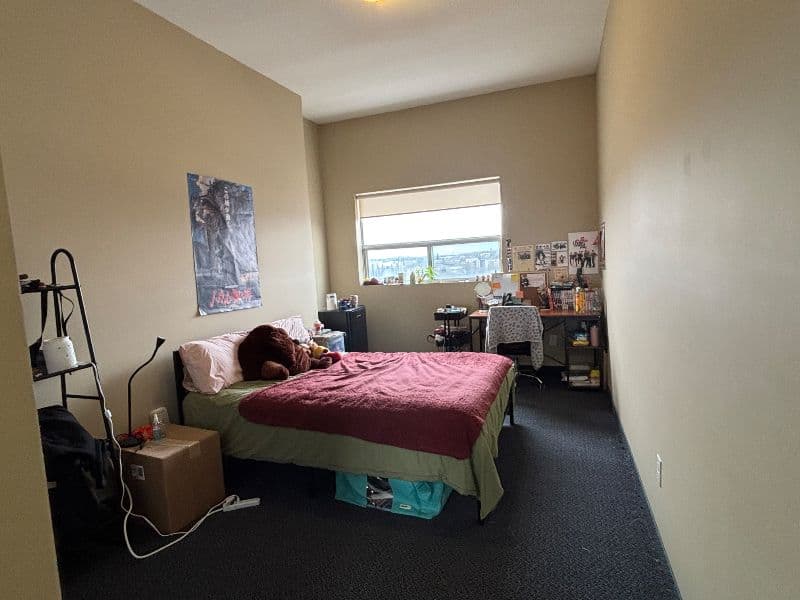 Spacious 1 bed 1 bath available in a 5 bedroom apartment!!