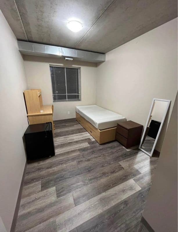 URGENT SPRING SUBLET - $300/month