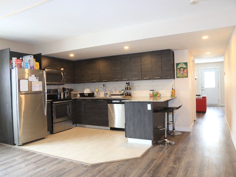 1Bedroom available May-Aug 2026 (month-by-month negotiable)
