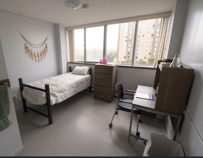 Single bedroom in 4 bedroom unit