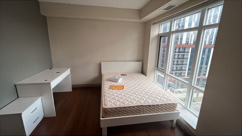 1 Bedroom, private washroom, private closet