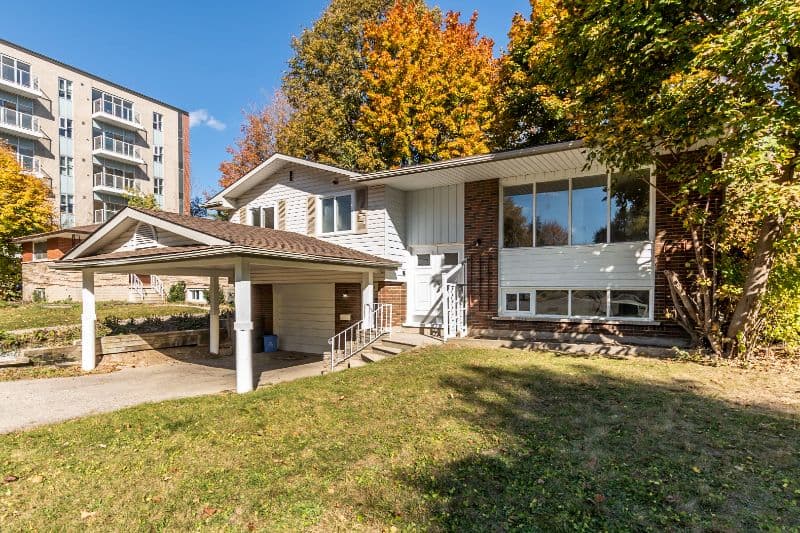 5 BR’s in fully-furnished detached home 