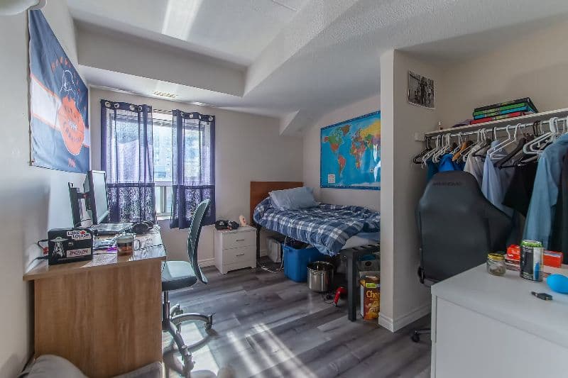330 Spruce St | Private Bathroom | NEGOTIABLE