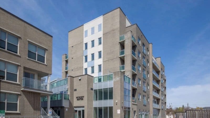 2 bedroom + 2 bathroom near Laurier/UWaterloo – Female