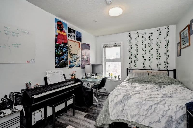 Girls-Only Student Apartment | 2 Rooms Available Near WLU