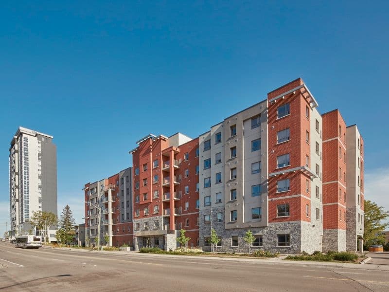 Spacious Room in 5BR/5BA Apartment Near UW + WLU!